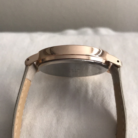 Ann Taylor Factory Floral Watch - Picture 15 of 16